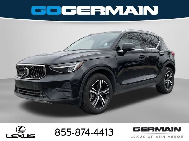 Used 2025 Volvo XC40 B5 Core