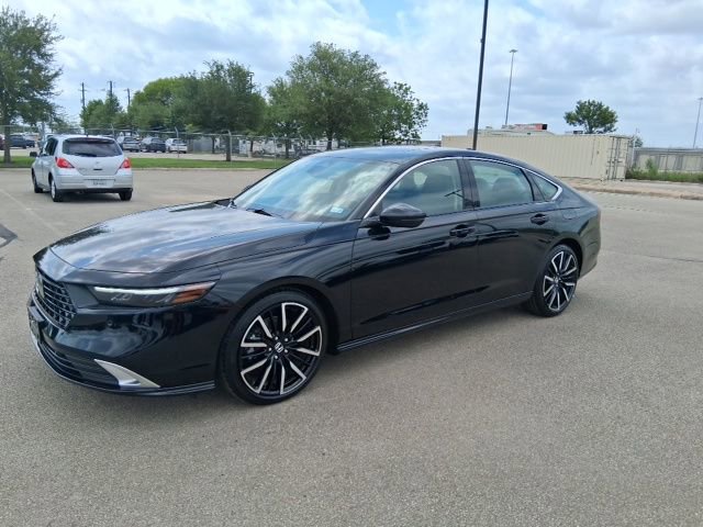 Used 2025 Honda Accord Touring image 2