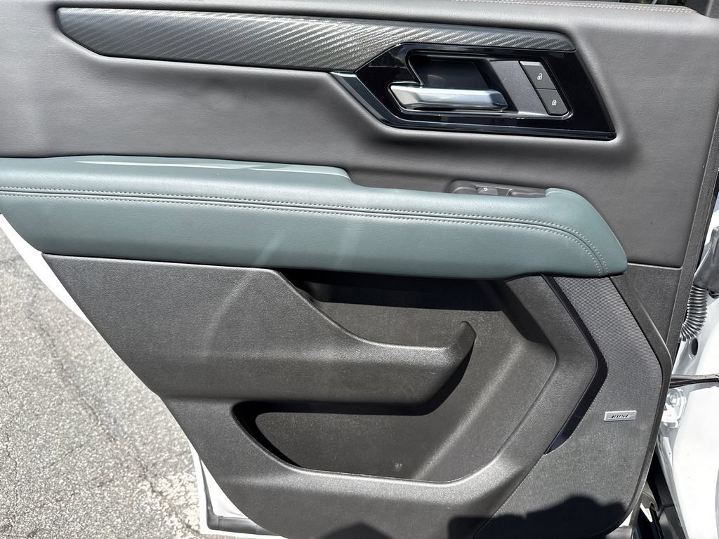 Used 2025 GMC Yukon AT4 AWD/4WD image 21