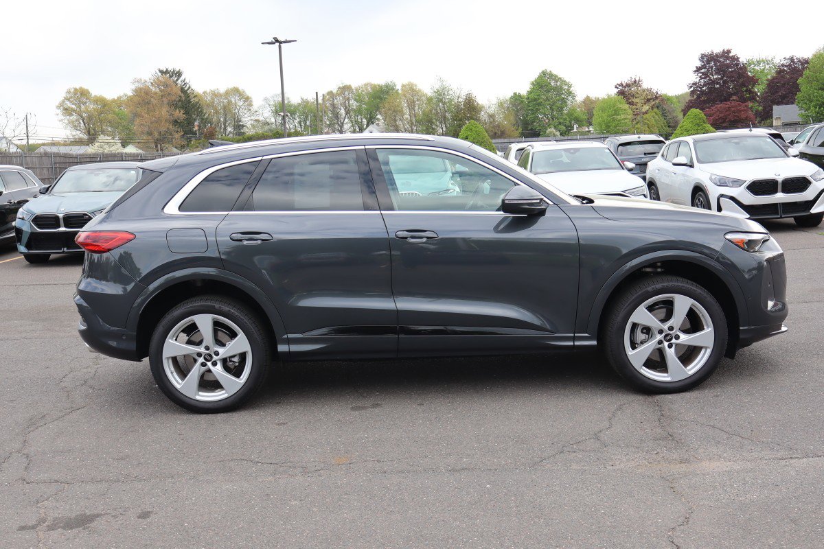 Used 2025 Audi Q5 Premium Plus w/ Premium Plus AWD/4WD image 4