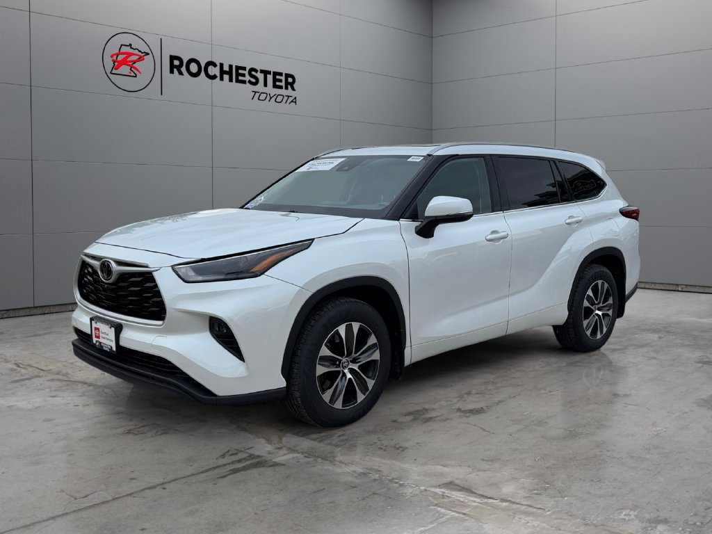 Used 2022 Toyota Highlander XLE AWD/4WD image 7