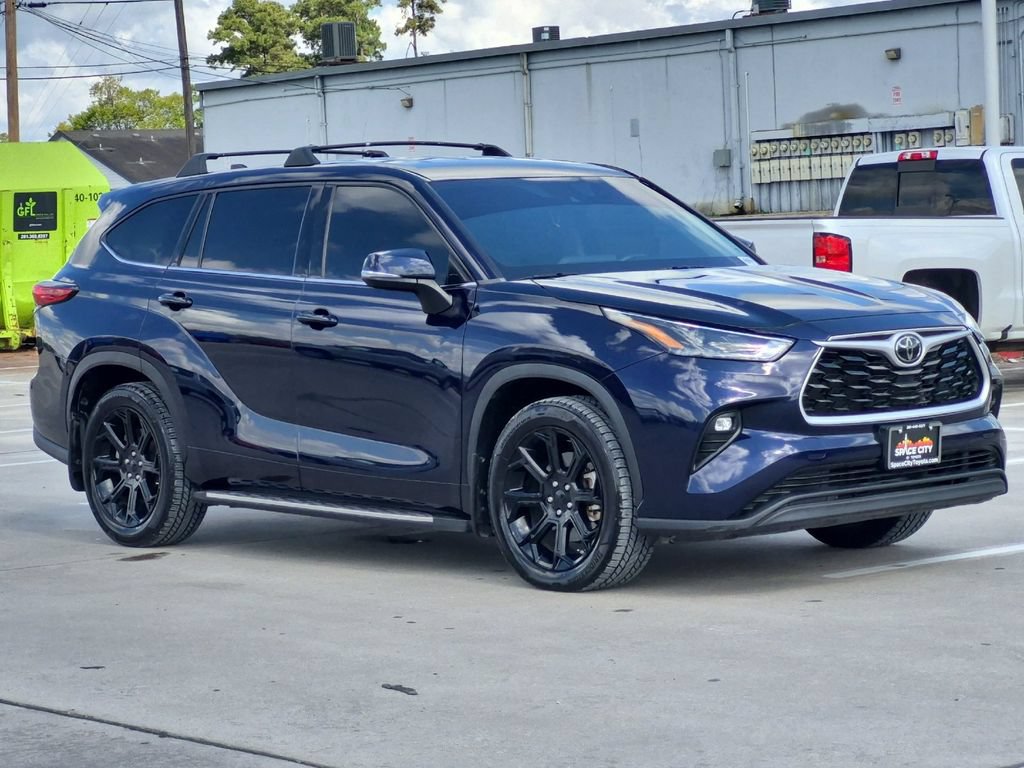 Used 2022 Toyota Highlander LE FWD image 8