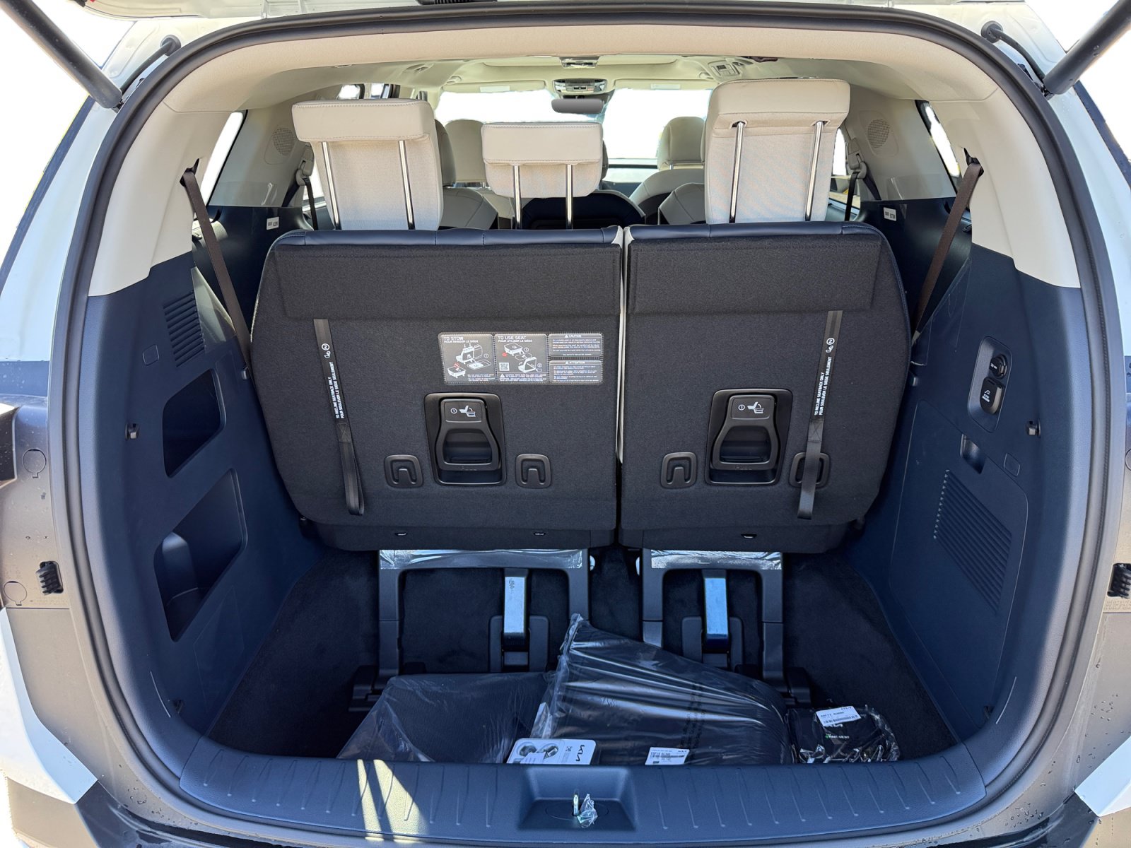 New 2027 Kia Carnival SX FWD image 17