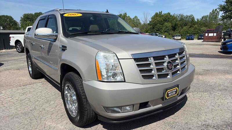Used 2007 Cadillac Escalade EXT w/ Information Package AWD/4WD image 2