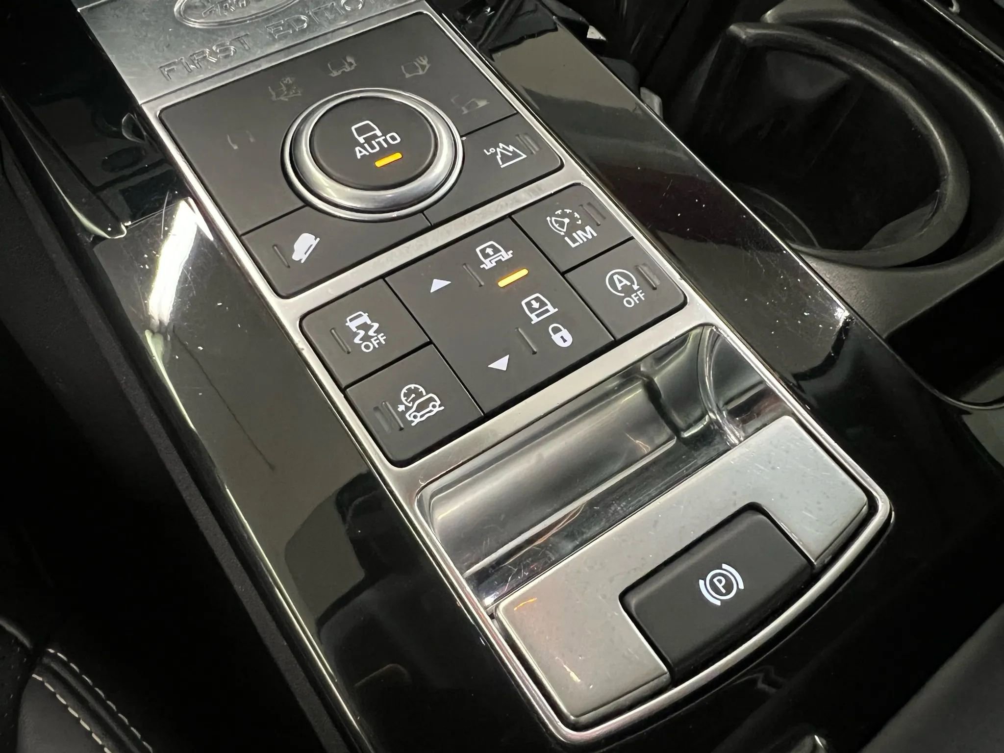Used 2017 Land Rover Discovery First Edition image 24