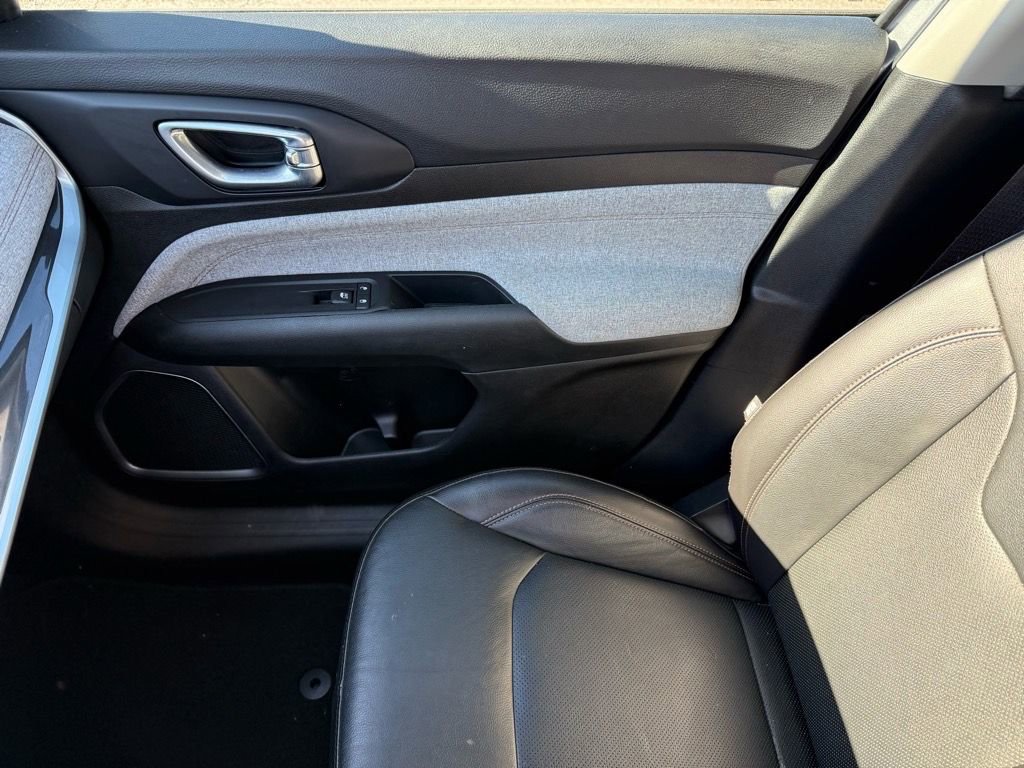 Used 2022 Jeep Compass Latitude image 31