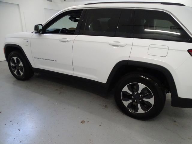 Certified 2023 Jeep Grand Cherokee 4WD 4xe w/ Luxury Tech Group II image 18