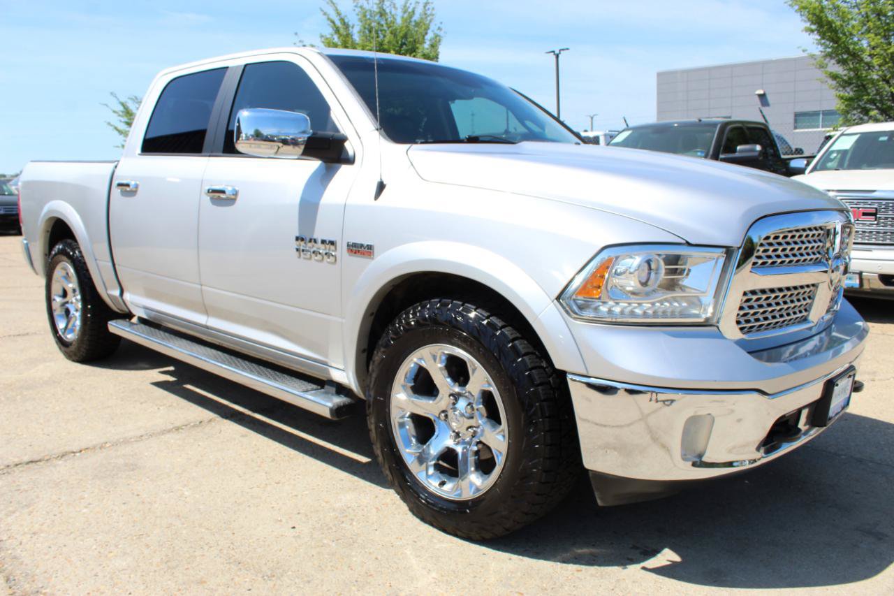 Used 2016 RAM 1500 Laramie w/ Convenience Group AWD/4WD image 10