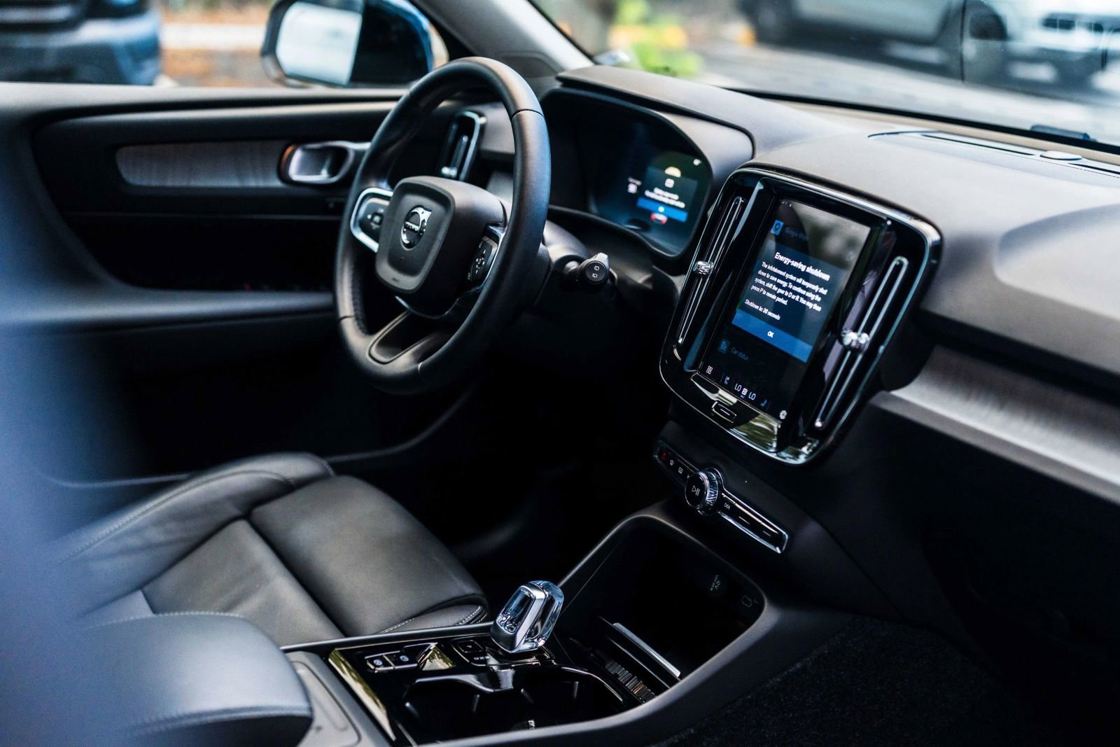 Used 2025 Volvo XC40 B5 Plus w/ Protection Package Premier image 37