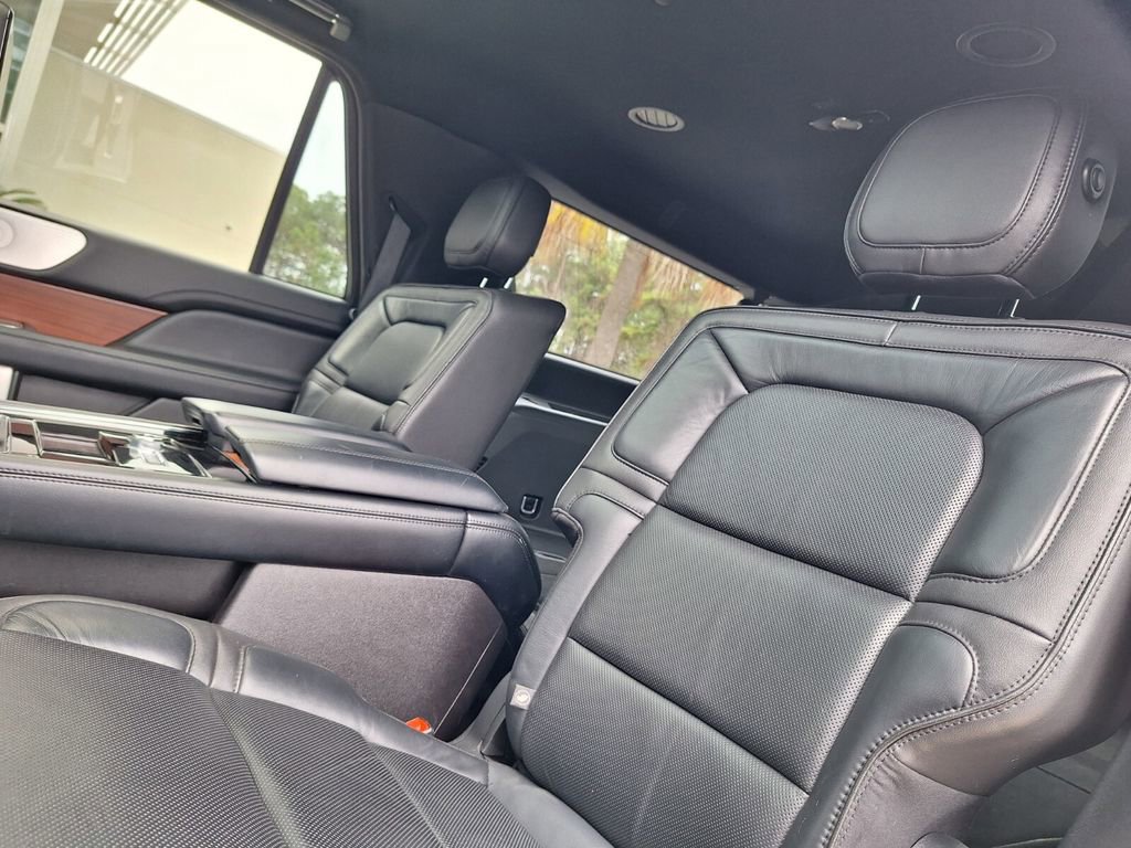 Used 2018 Lincoln Navigator L Reserve w/ Technology Package image 27