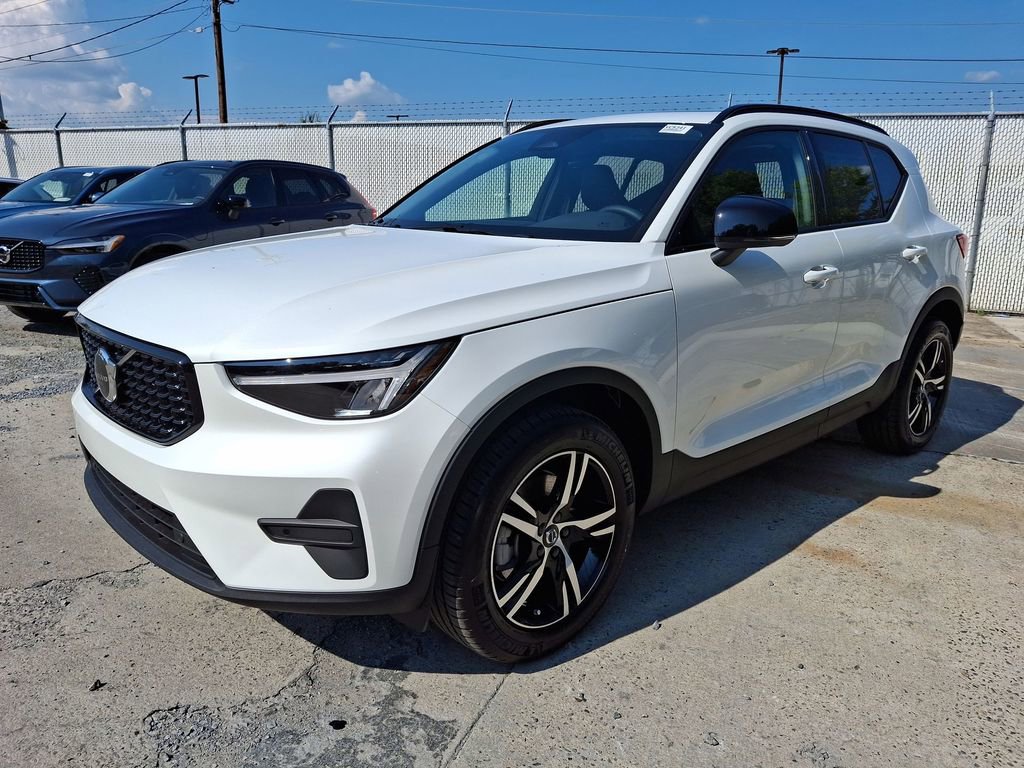 New 2026 Volvo XC40 B5 Core w/ Climate Package image 10