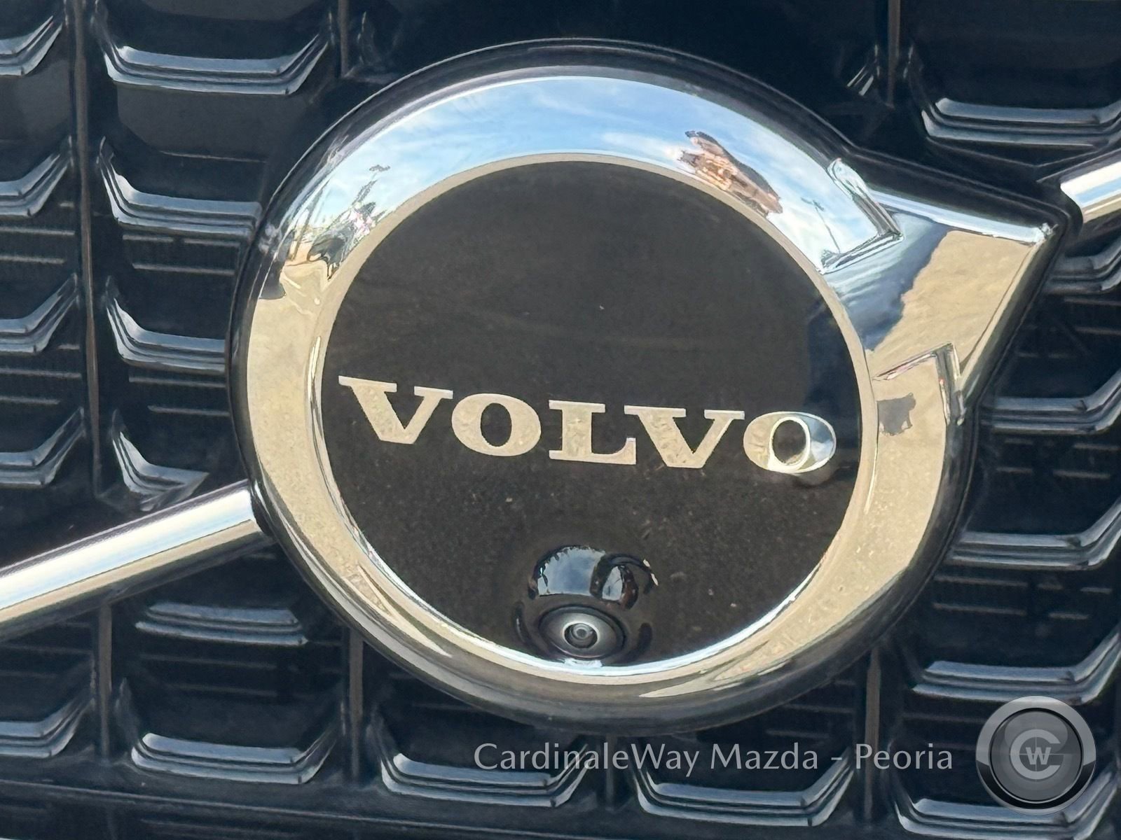 Used 2025 Volvo XC40 B5 Plus image 29