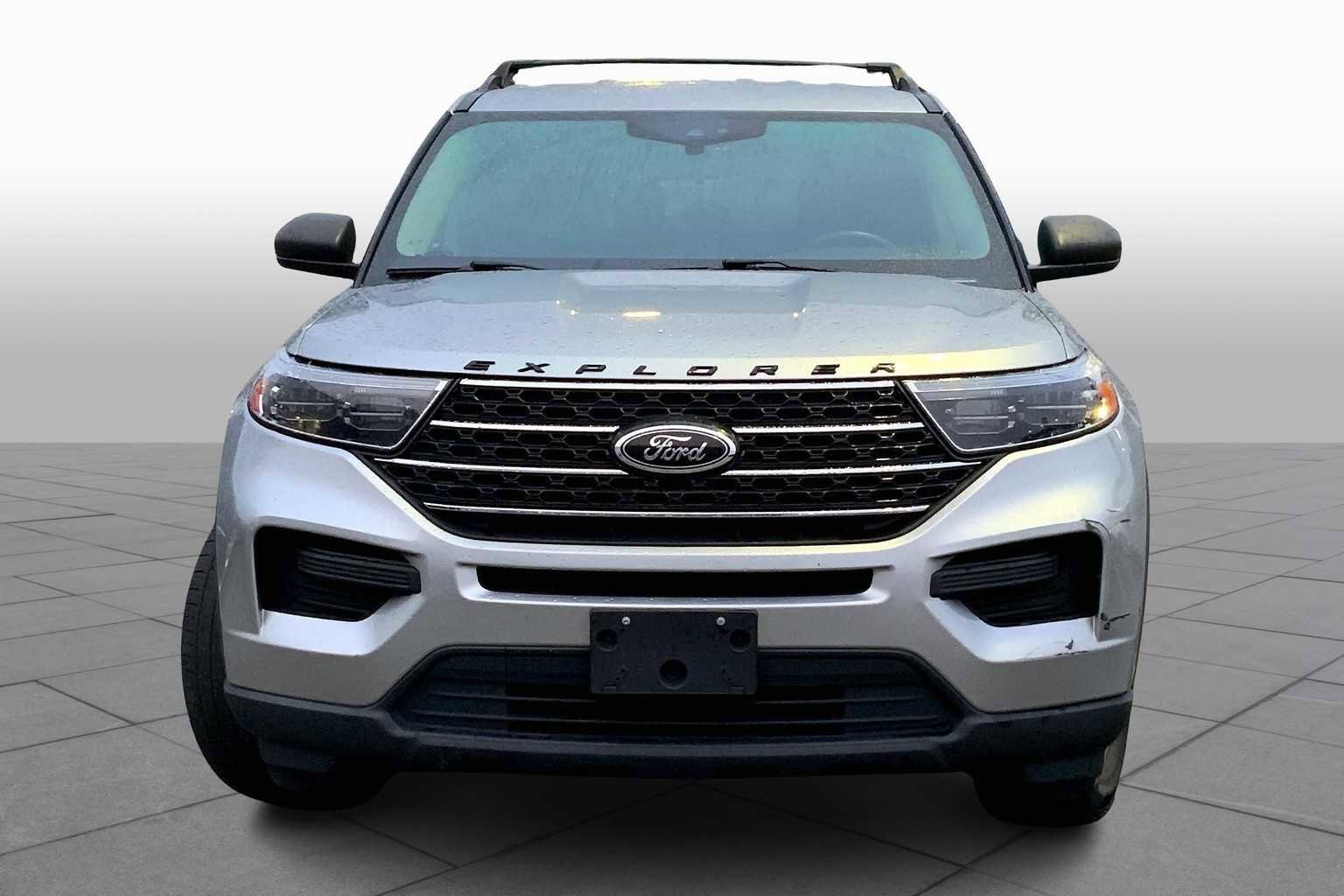 Used 2022 Ford Explorer XLT image 5