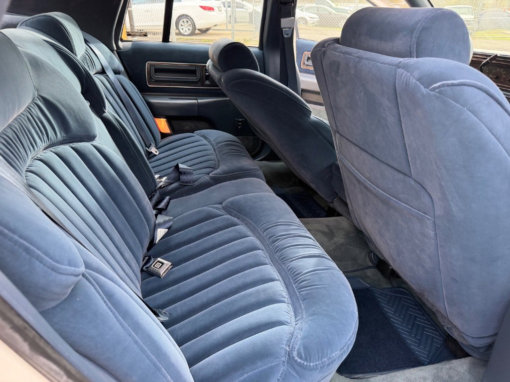 Used 1993 Buick Roadmaster Base image 23
