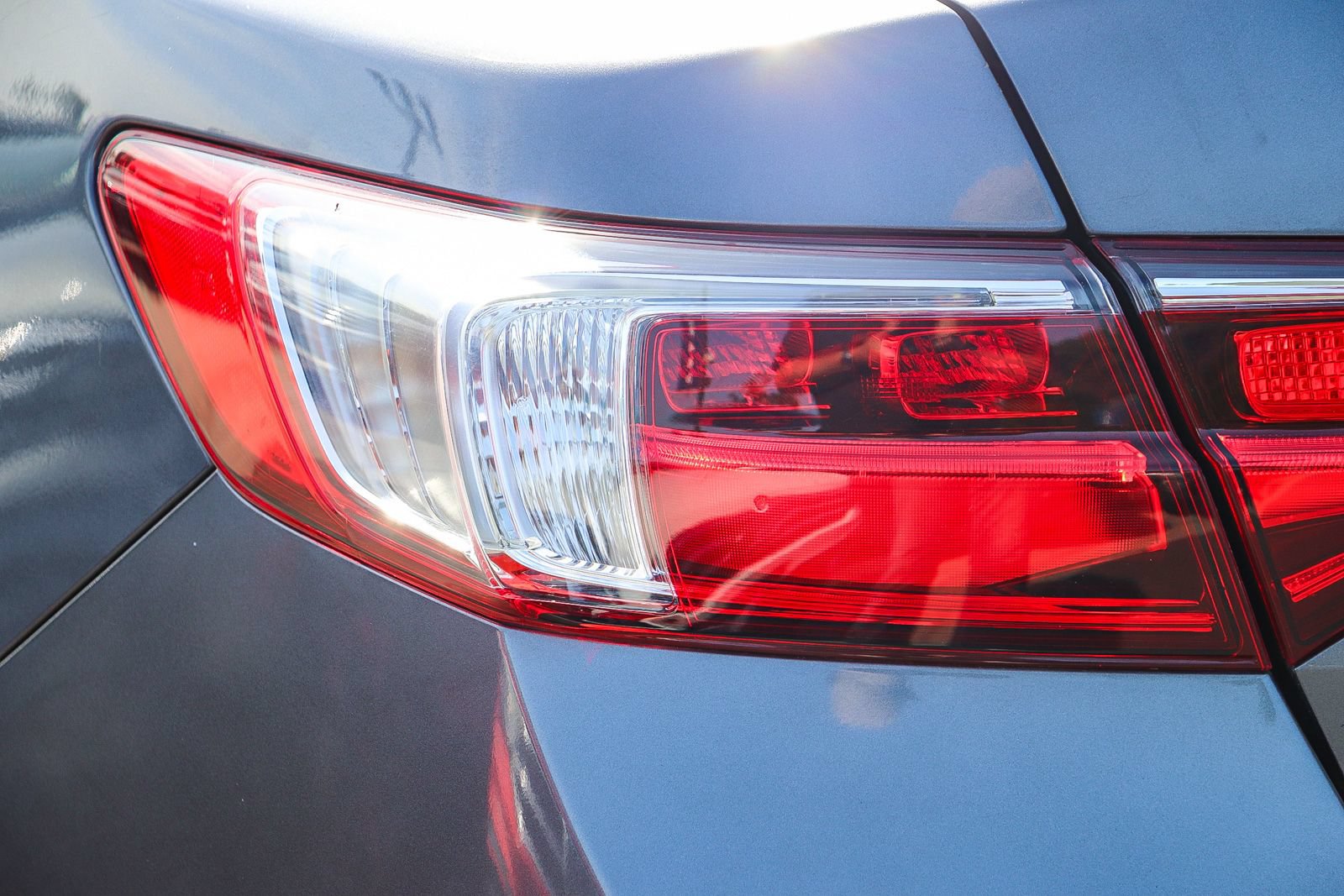 Used 2018 Acura ILX w/ AcuraWatch Plus Package FWD image 9