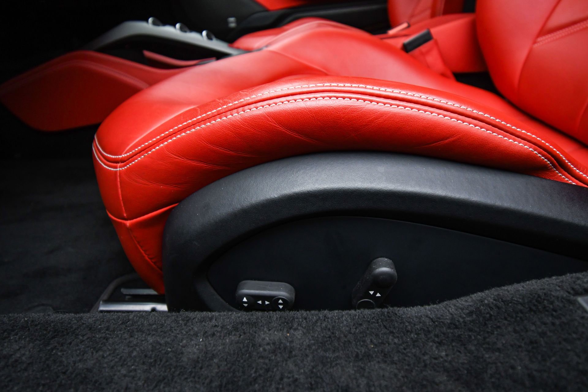 Used 2016 Ferrari 488 GTB image 43