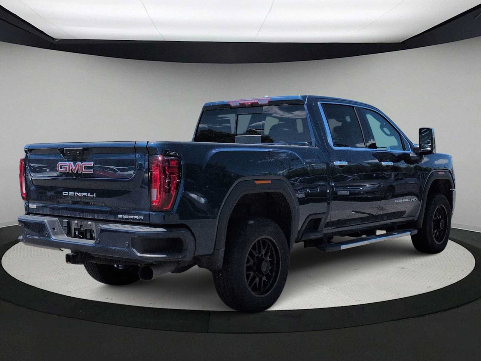 Used 2023 GMC Sierra 2500 Denali w/ Denali Ultimate Package AWD/4WD image 8