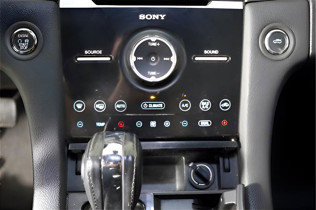 Used 2019 Ford Taurus Limited FWD image 18