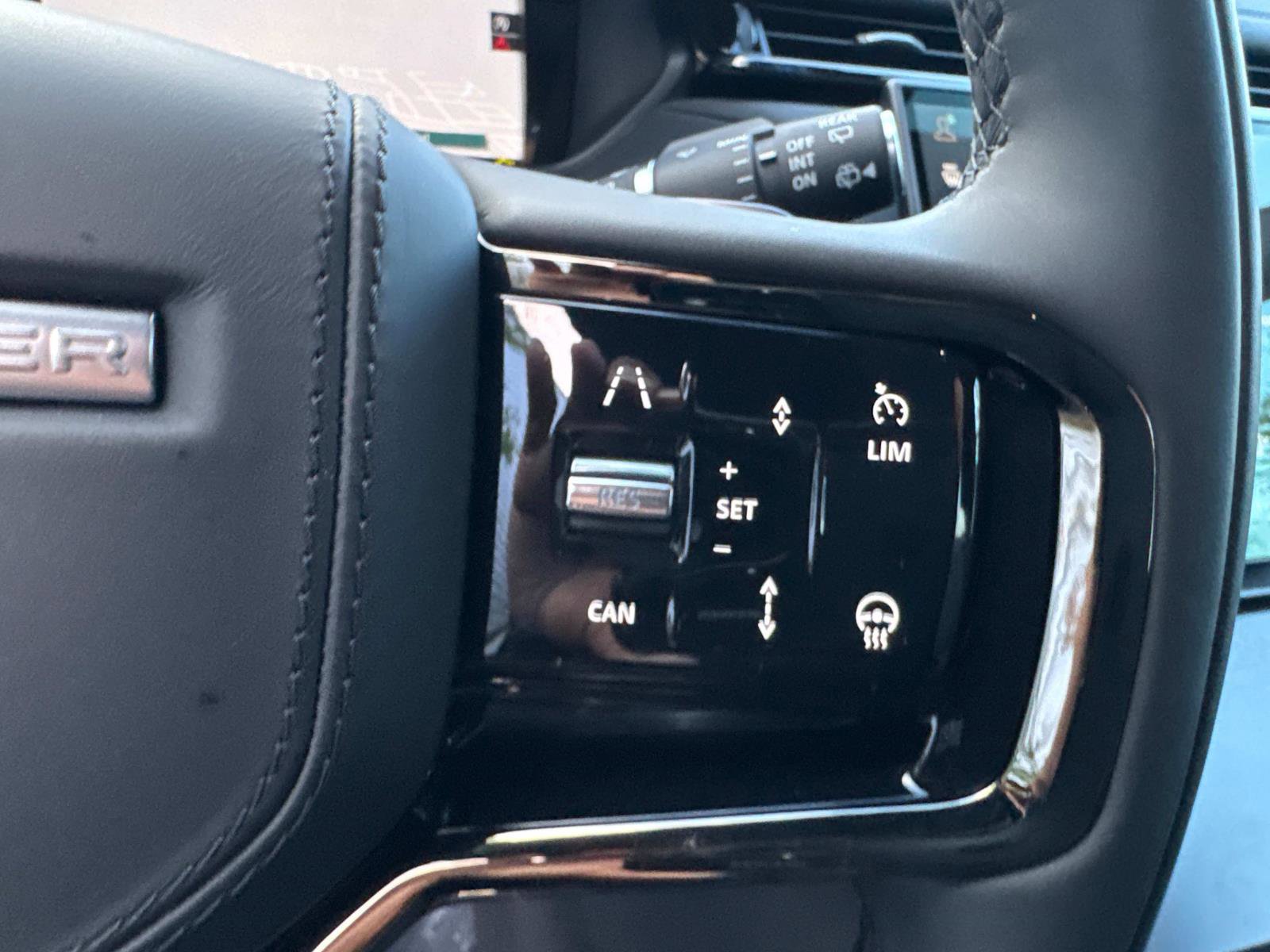 New 2026 Land Rover Range Rover Velar Dynamic SE image 30