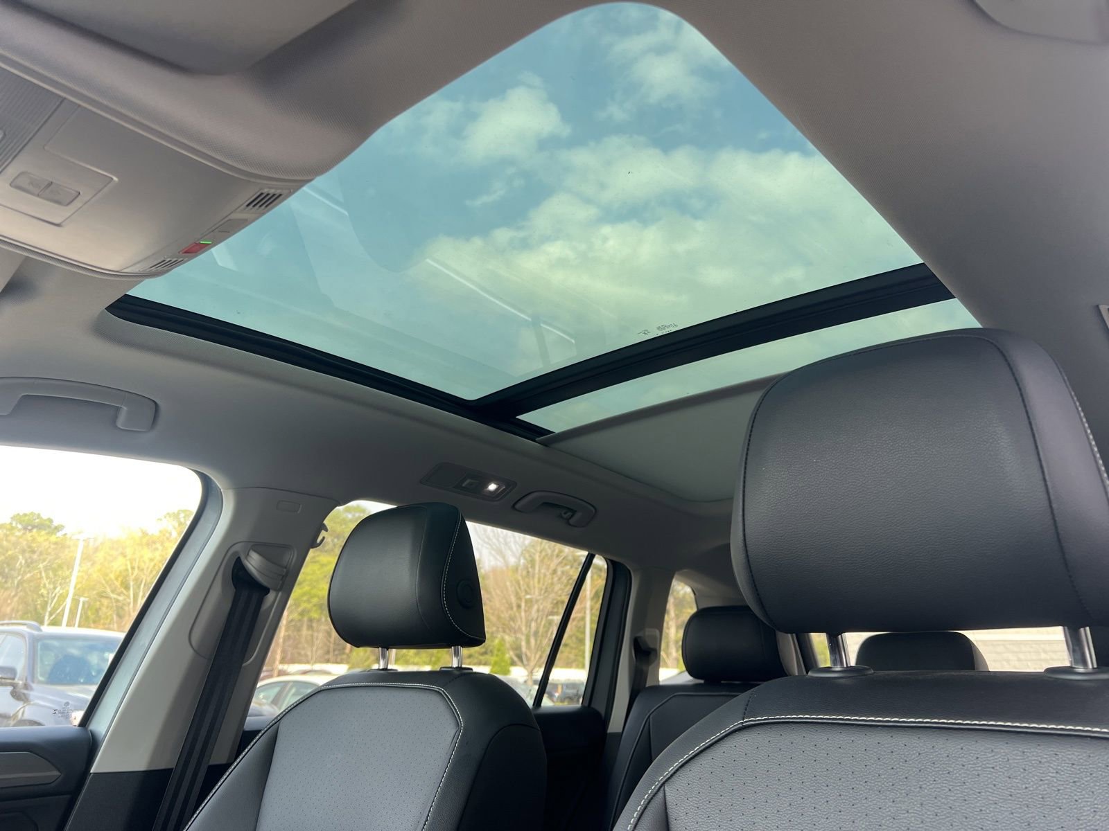 Certified 2024 Volkswagen Tiguan SE image 14