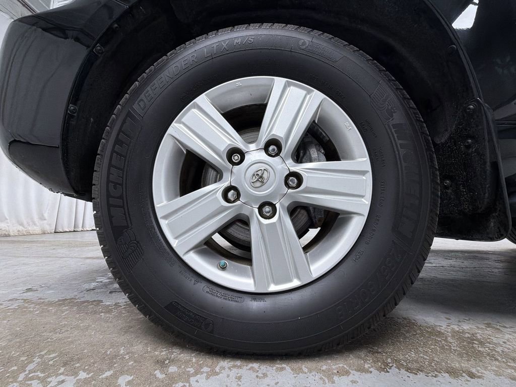 Used 2015 Toyota Land Cruiser image 7