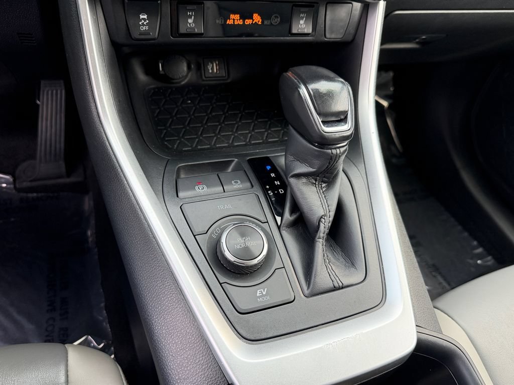 Used 2023 Toyota RAV4 XLE Premium AWD/4WD image 28