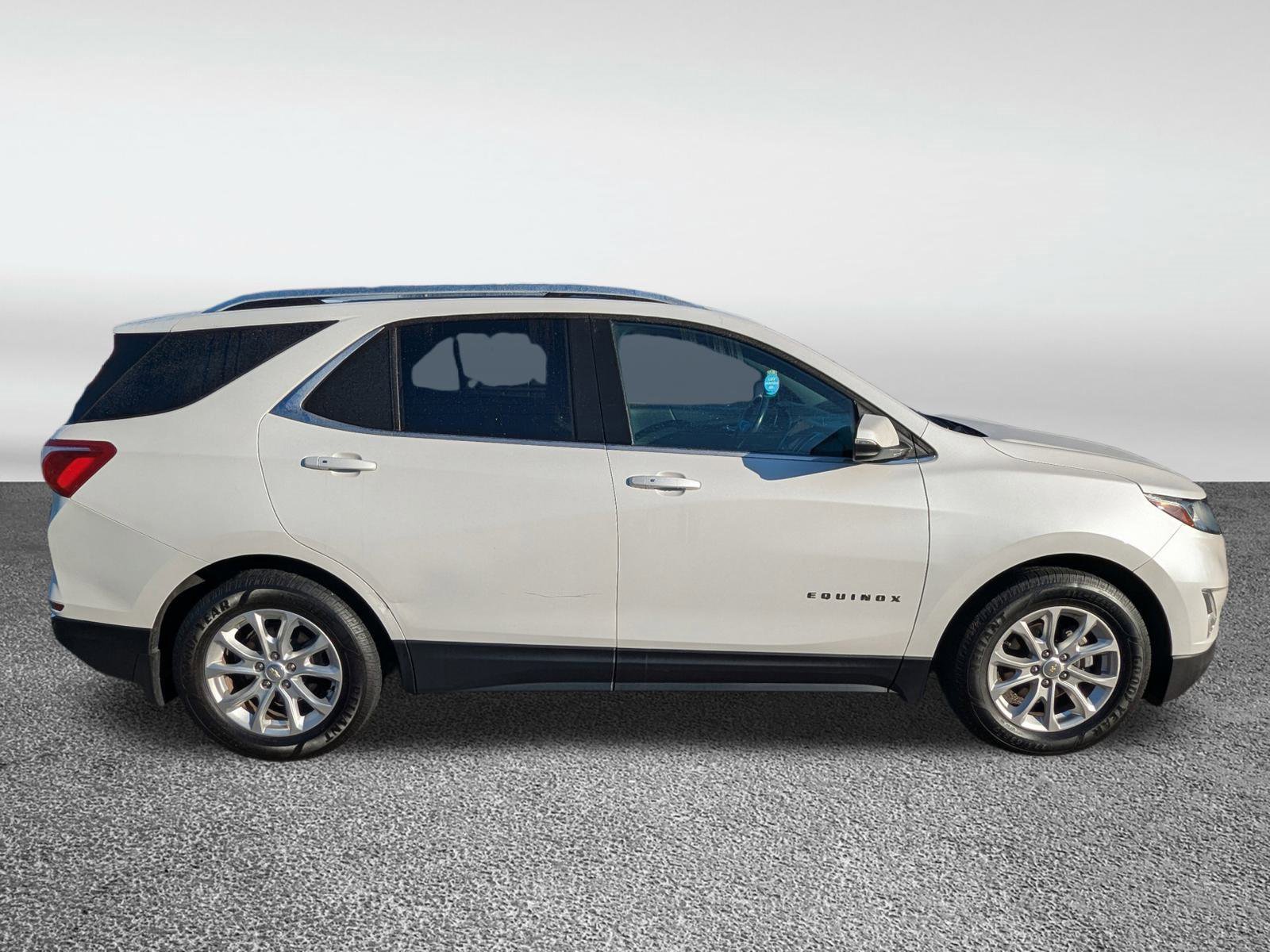 Used 2018 Chevrolet Equinox LT w/ Sun & Infotainment Package image 4