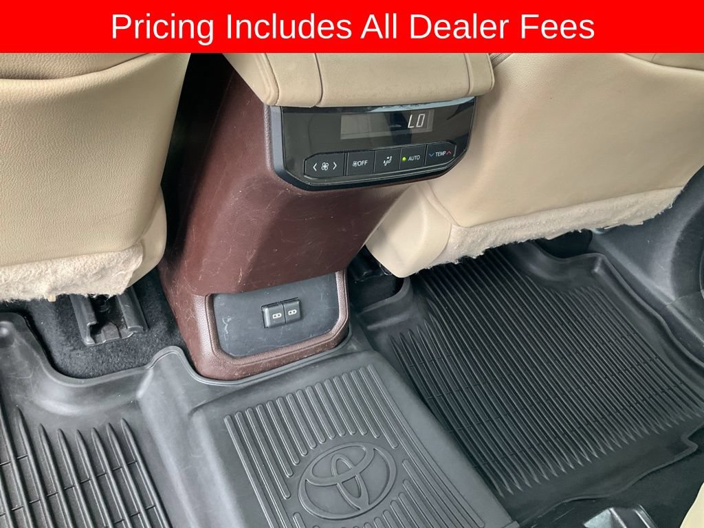 Used 2022 Toyota Highlander XLE FWD image 14