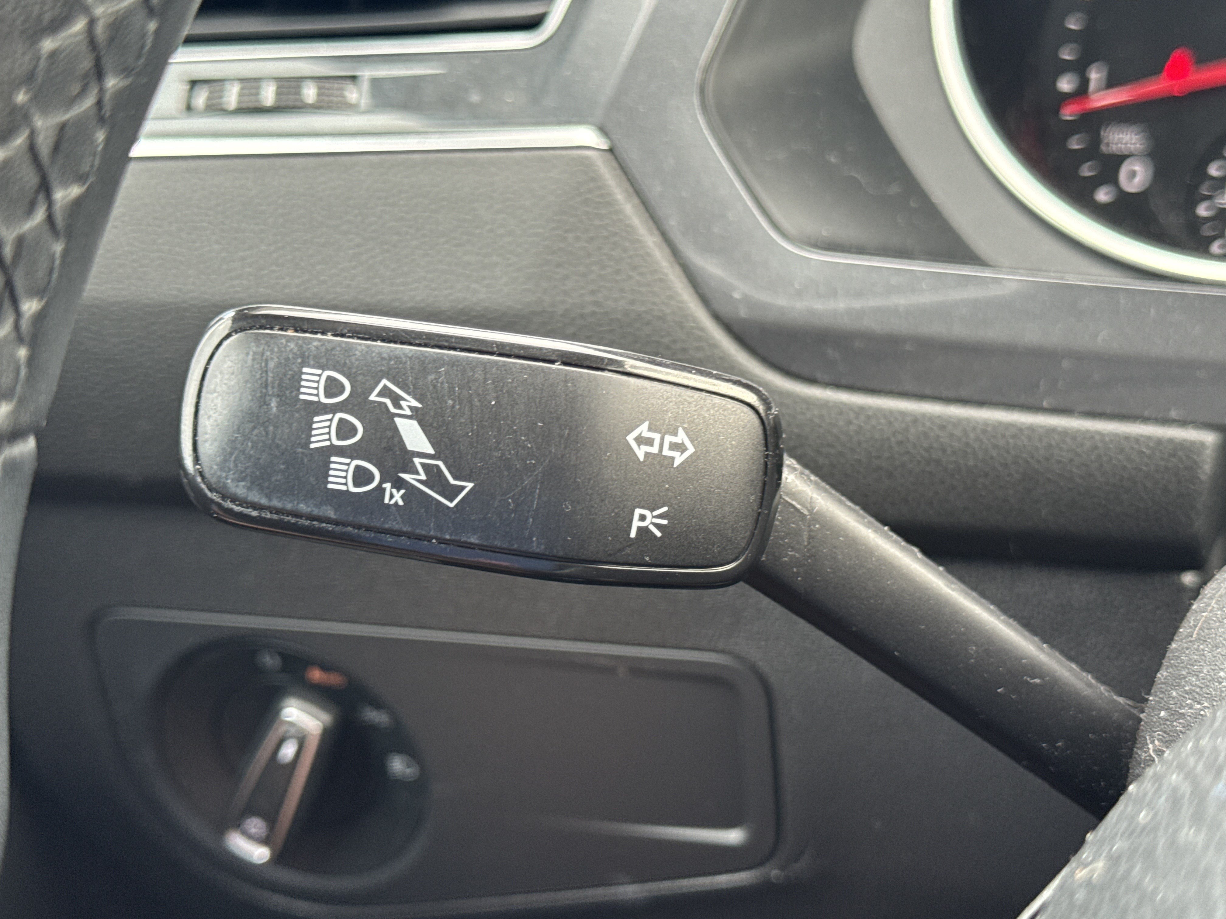 Used 2020 Volkswagen Tiguan SE AWD/4WD image 16