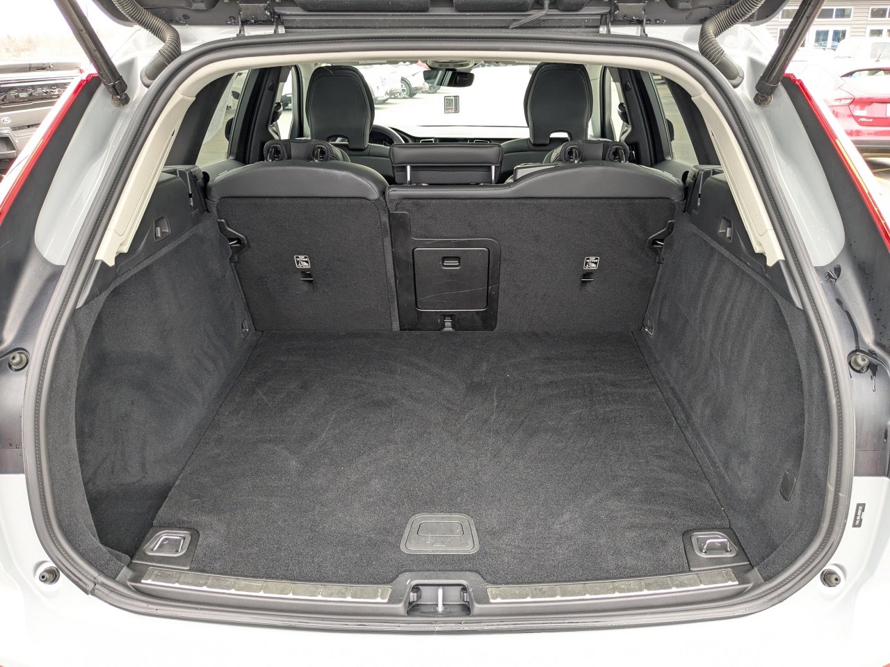 Used 2024 Volvo XC60 B5 Plus image 14