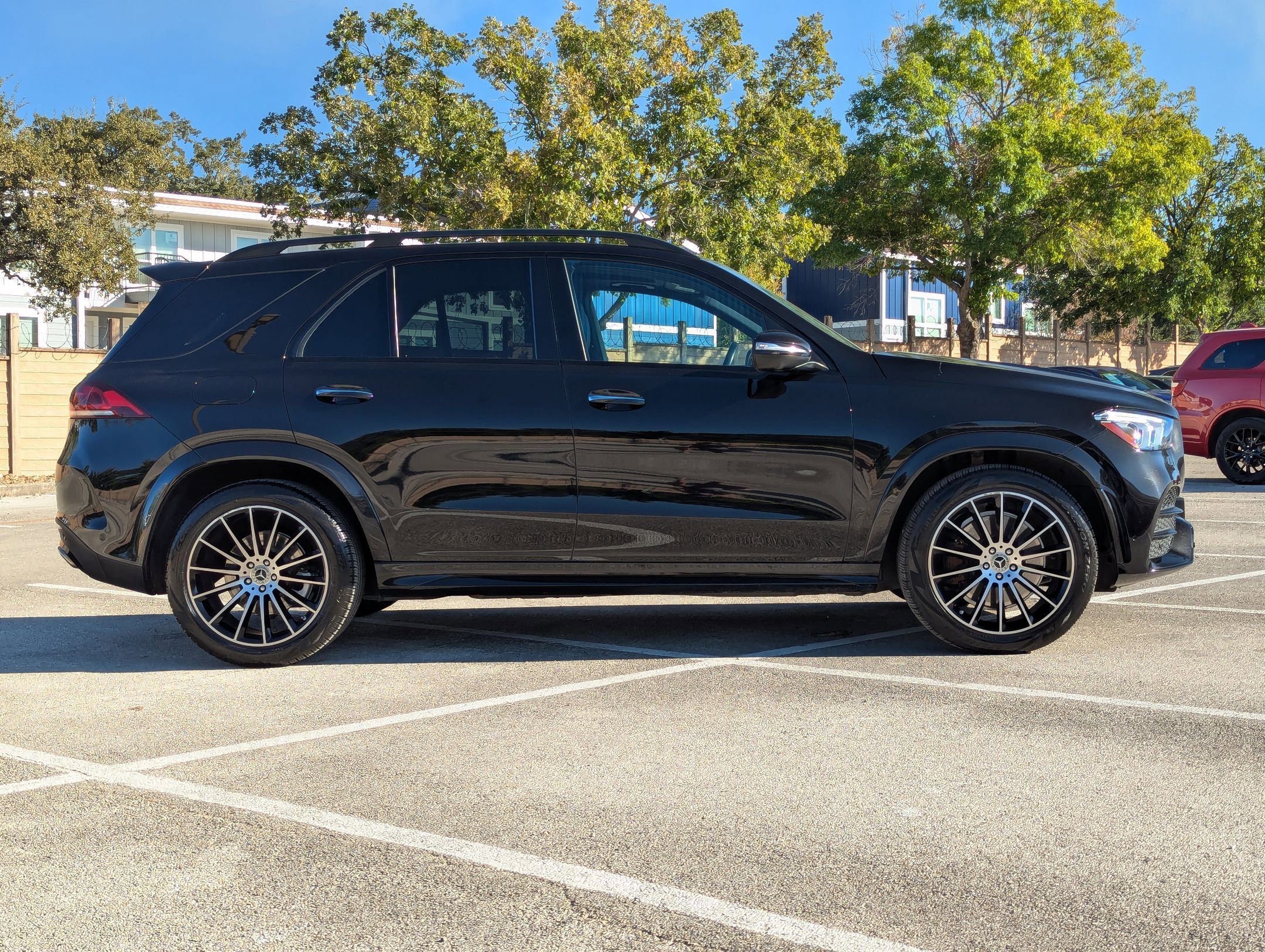 Used 2021 Mercedes-Benz GLE 450 4MATIC image 3