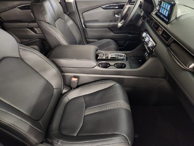 Used 2025 Honda Pilot EX-L image 3