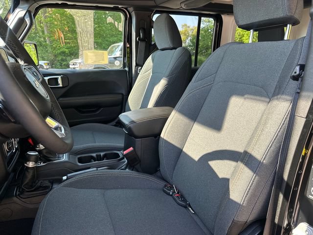 Used 2025 Jeep Wrangler Unlimited Sahara w/ Safety Group AWD/4WD image 36