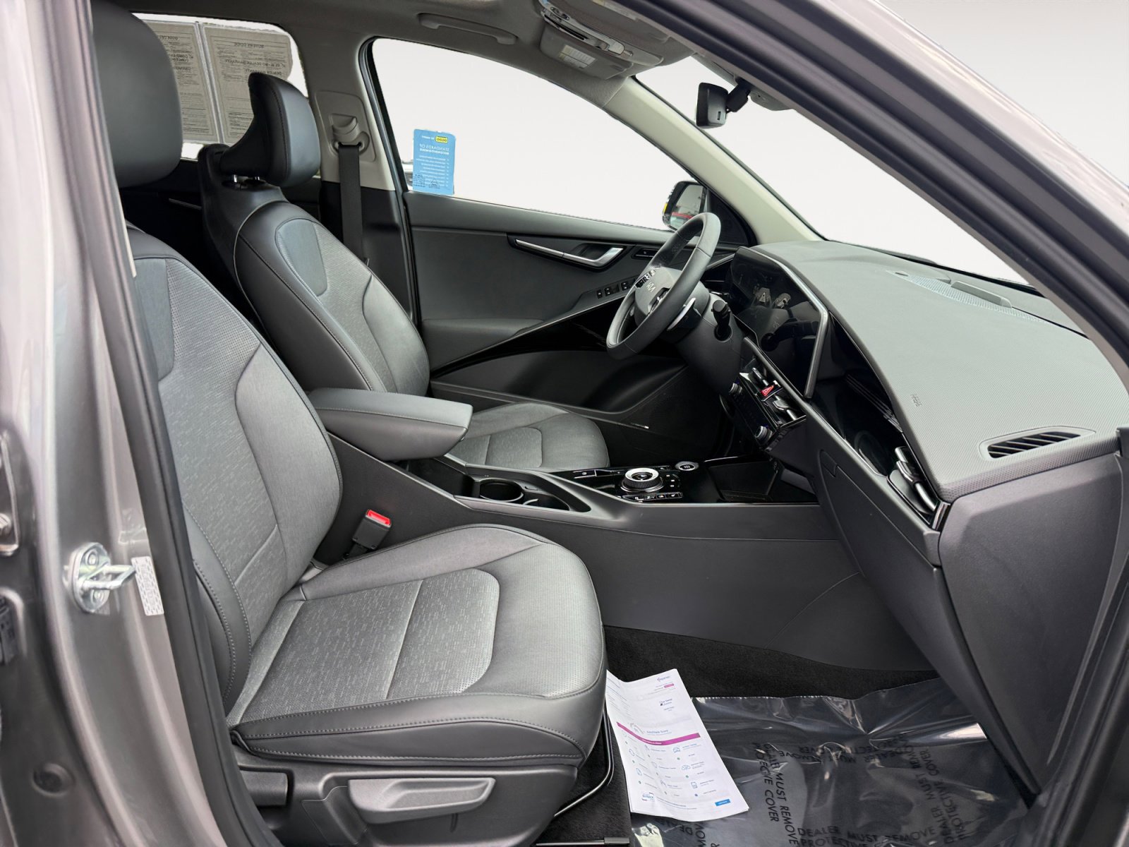 Used 2023 Kia Niro SX Touring image 19