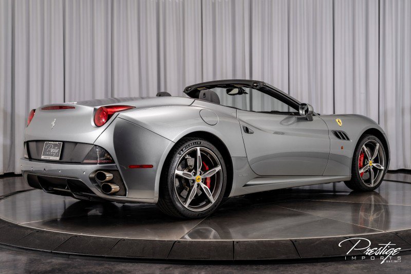 Used 2014 Ferrari California image 24