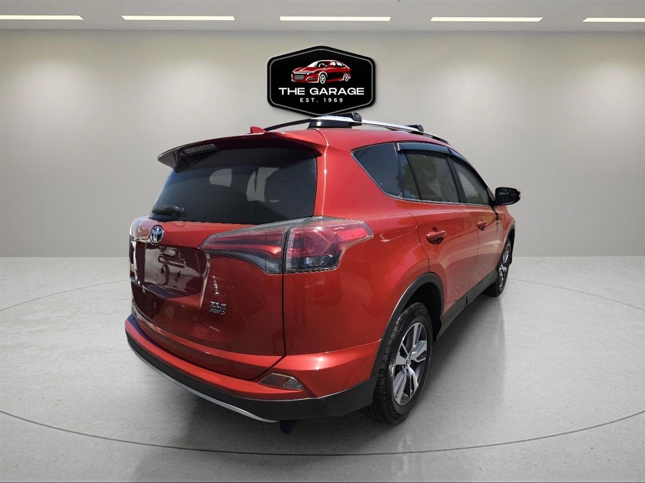 Used 2016 Toyota RAV4 XLE AWD/4WD image 5