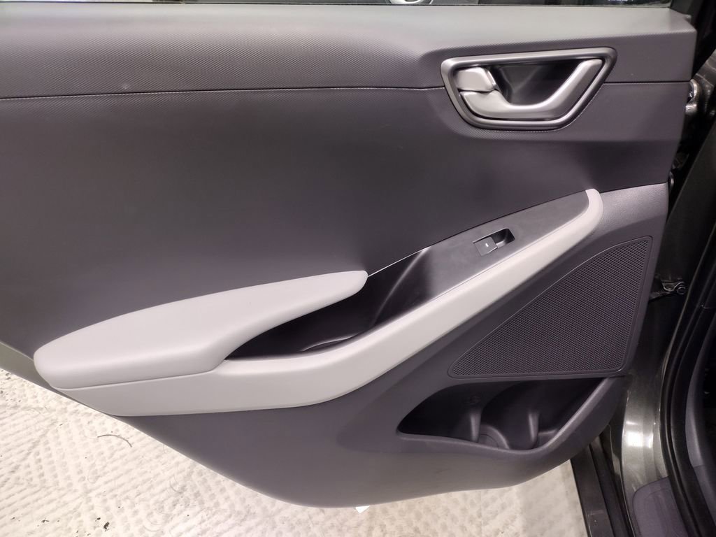 Certified 2022 Hyundai Ioniq SE FWD image 22