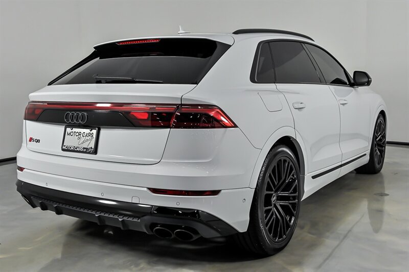 Used 2025 Audi SQ8 Prestige AWD/4WD image 9