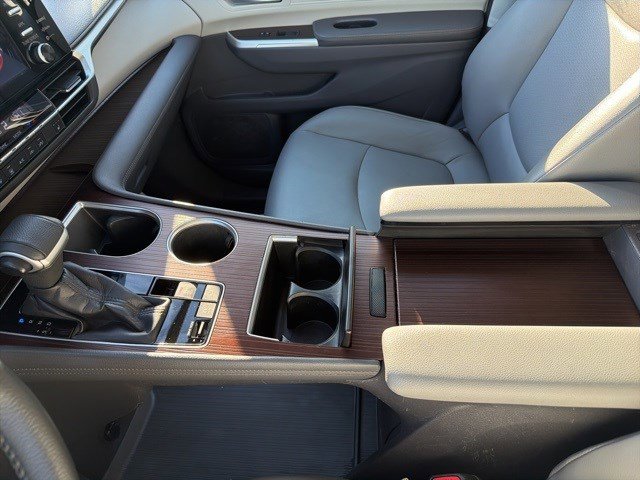 Used 2021 Toyota Sienna XLE image 25