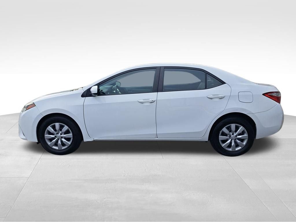 Used 2015 Toyota Corolla LE image 2