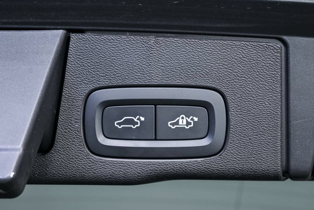 Certified 2024 Volvo XC60 B5 Ultimate AWD/4WD image 33