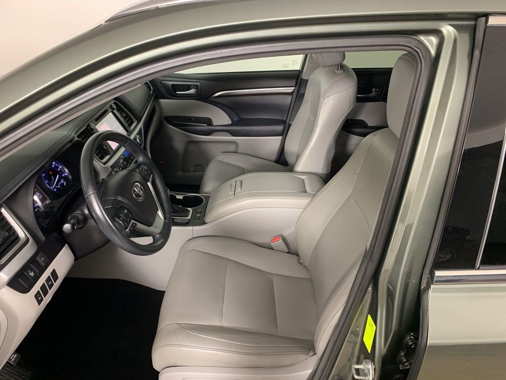 Used 2015 Toyota Highlander Limited image 34