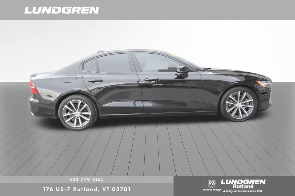 Used 2022 Volvo S60 B5 Momentum w/ Premium Package AWD/4WD image 2