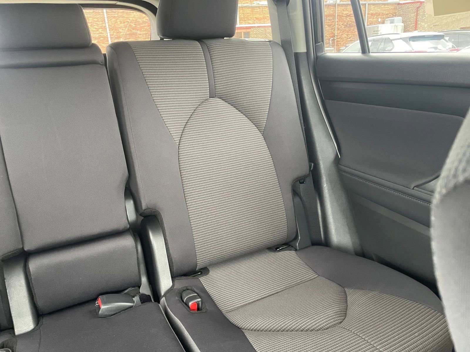 Used 2025 Toyota Highlander LE image 39