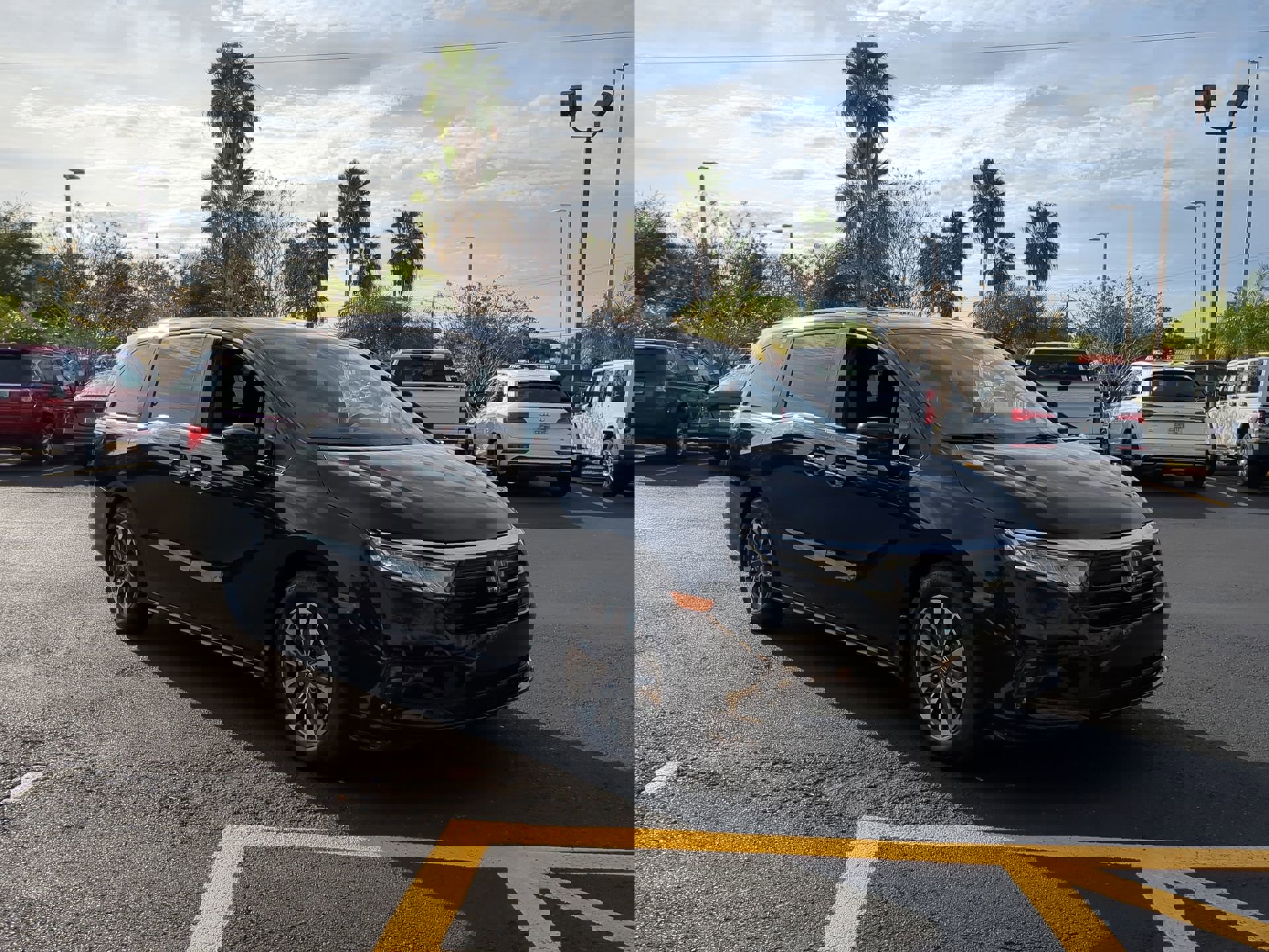 Used 2023 Honda Odyssey EX-L image 2