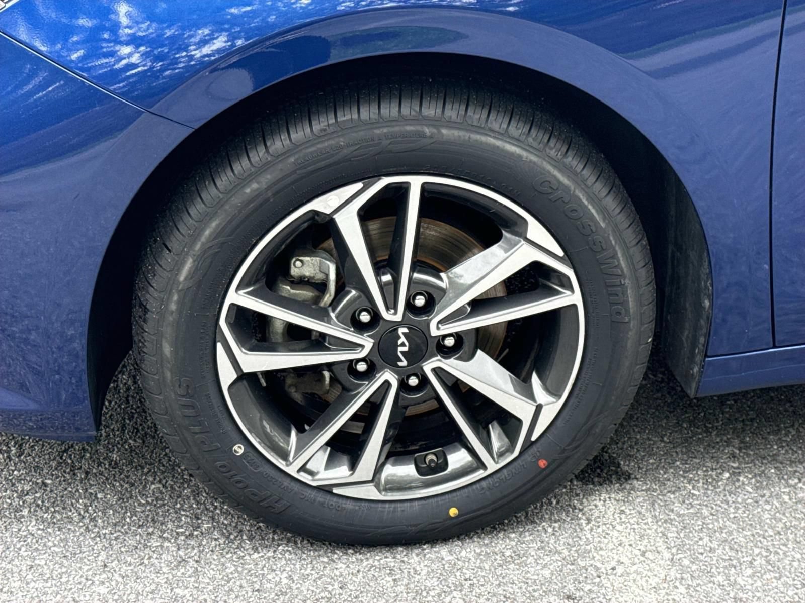 Used 2023 Kia Forte LXS w/ LXS Technology Package FWD image 7