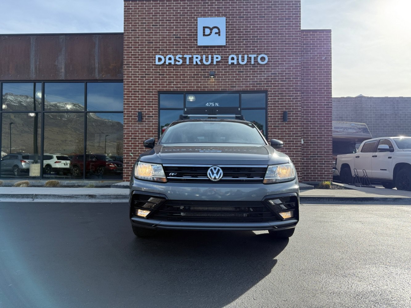 Used 2021 Volkswagen Tiguan SE R-Line AWD/4WD image 2