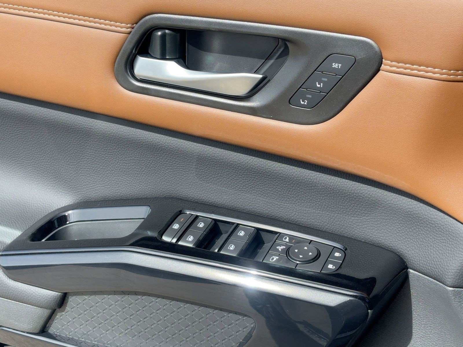 New 2026 Nissan Pathfinder Platinum image 13