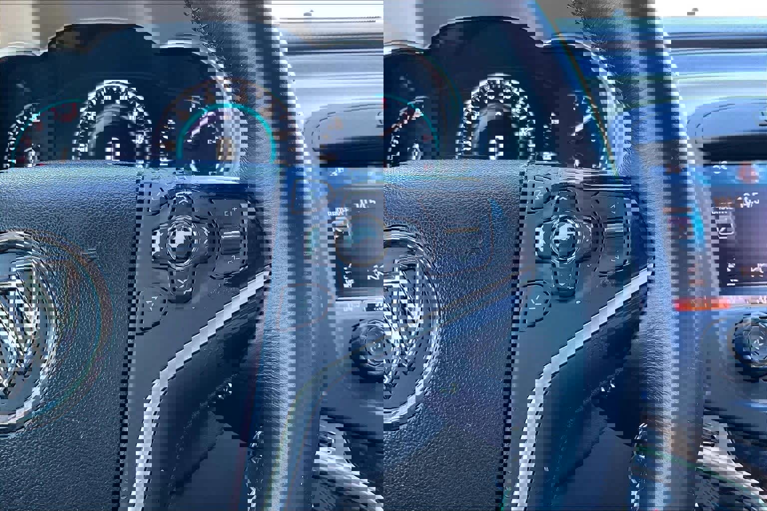 Used 2015 Buick LaCrosse image 24