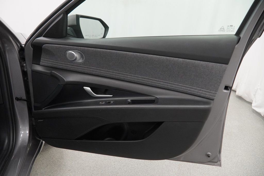 Used 2024 Hyundai Elantra Limited image 47